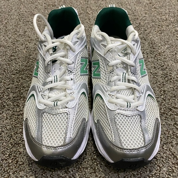 New Balance 530s in Women’s size 7 - Picture 3 of 3